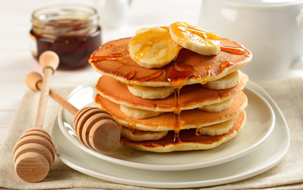 Làm bánh pancake bằng chảo chống dính